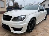 Mercedes-Benz C 63 AMG+Leder+Navi+SSD+H&K+Rückf.+Klappen+ - Mercedes-Benz C 63 AMG: Limousine