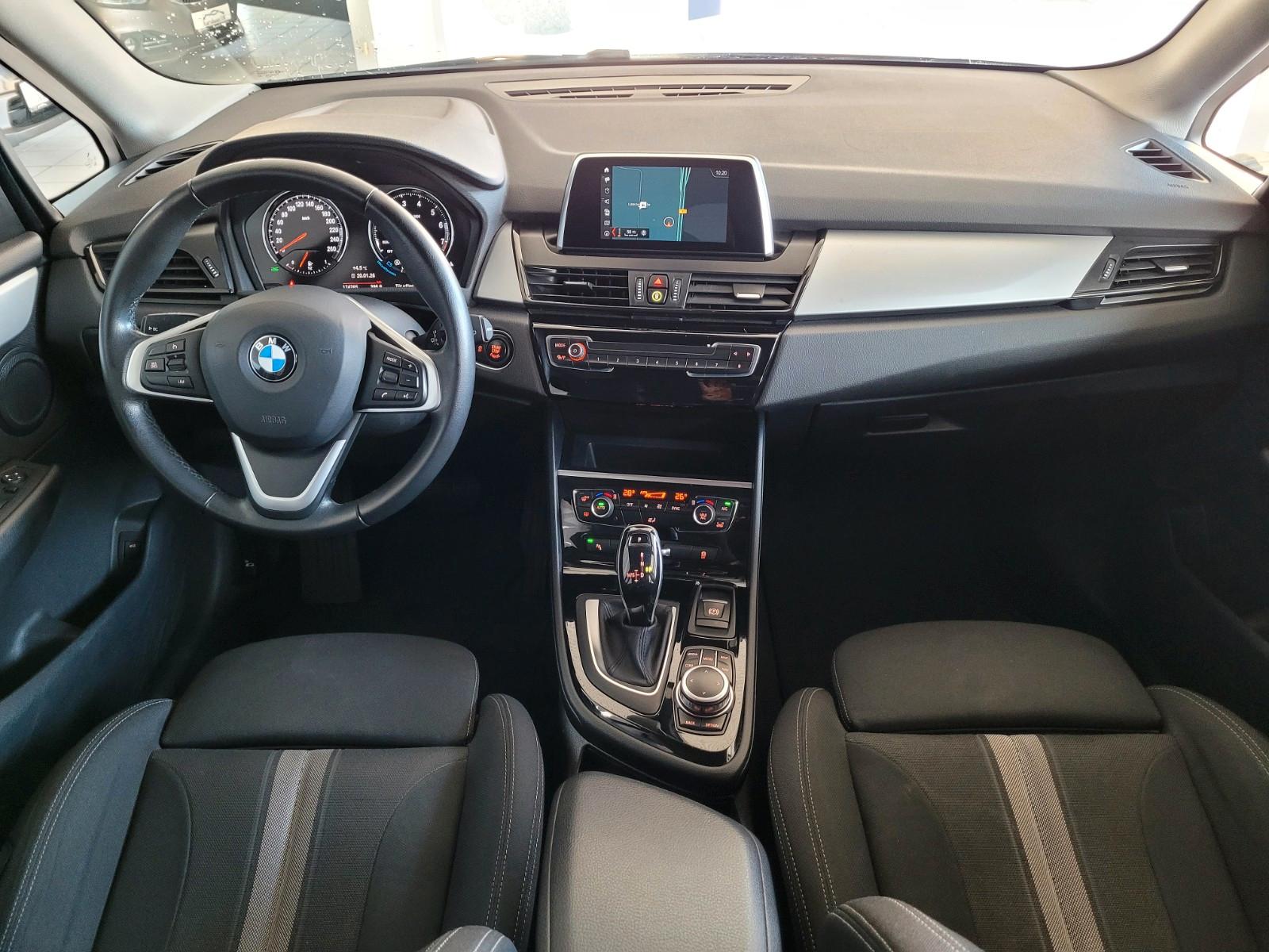 BMW 218i Active Tourer Aut/Sports./AHK/LED/Navi/RFK