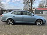 Volkswagen Jetta  2.0  Bi-Xenon-Navi/Schiebedach - gebrauchte VW Jetta aus dem Jahr 2005