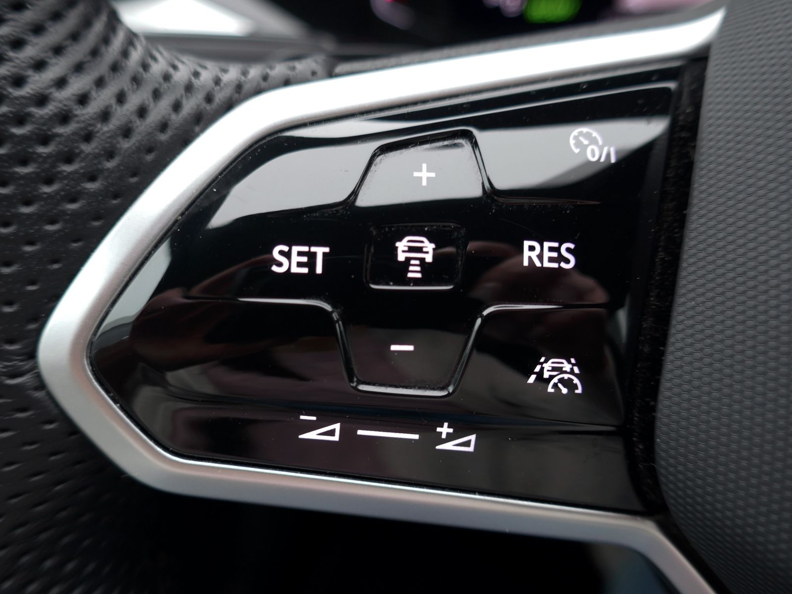 Fahrzeugabbildung Volkswagen Arteon SB R-Line 1.4 eHybrid DSG | LED AHK RFK