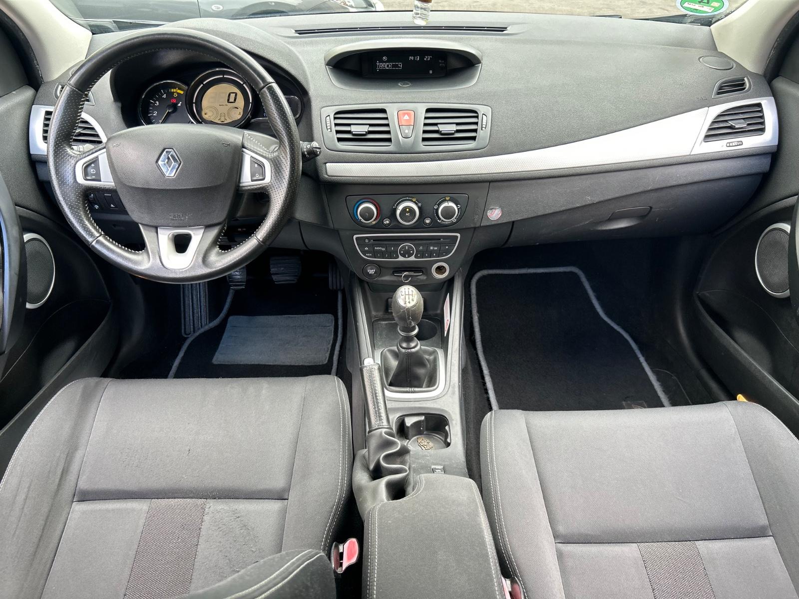 Renault Megane 2010 — photo 14