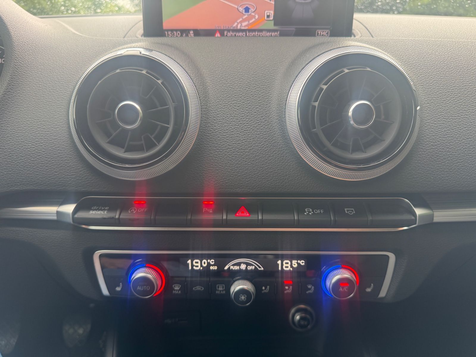 Fahrzeugabbildung Audi A3 Sportback 30 TDI sport Xenon+Navi+Bluetooth