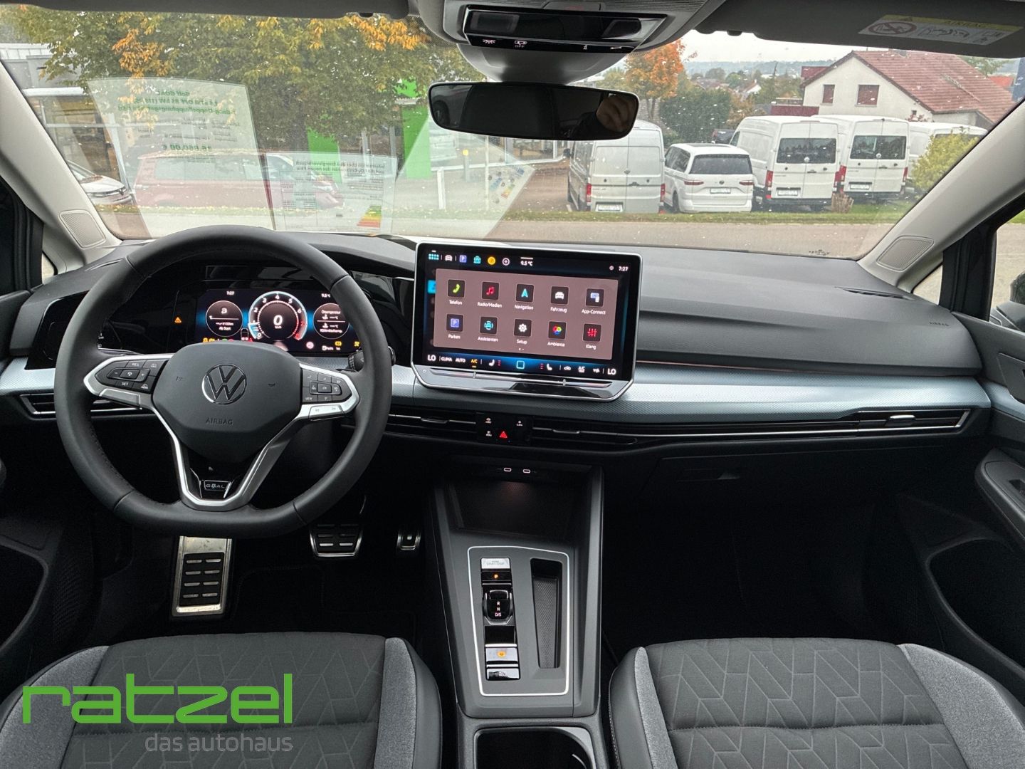 Fahrzeugabbildung Volkswagen Golf GOAL 1.5 eTSI DSG Allwetter+PDC+SHZ+LED