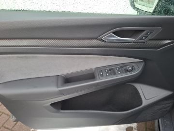 Volkswagen Golf R-Line 1.5 TSI °LED°ACC°Navi°SHZ°PDC°