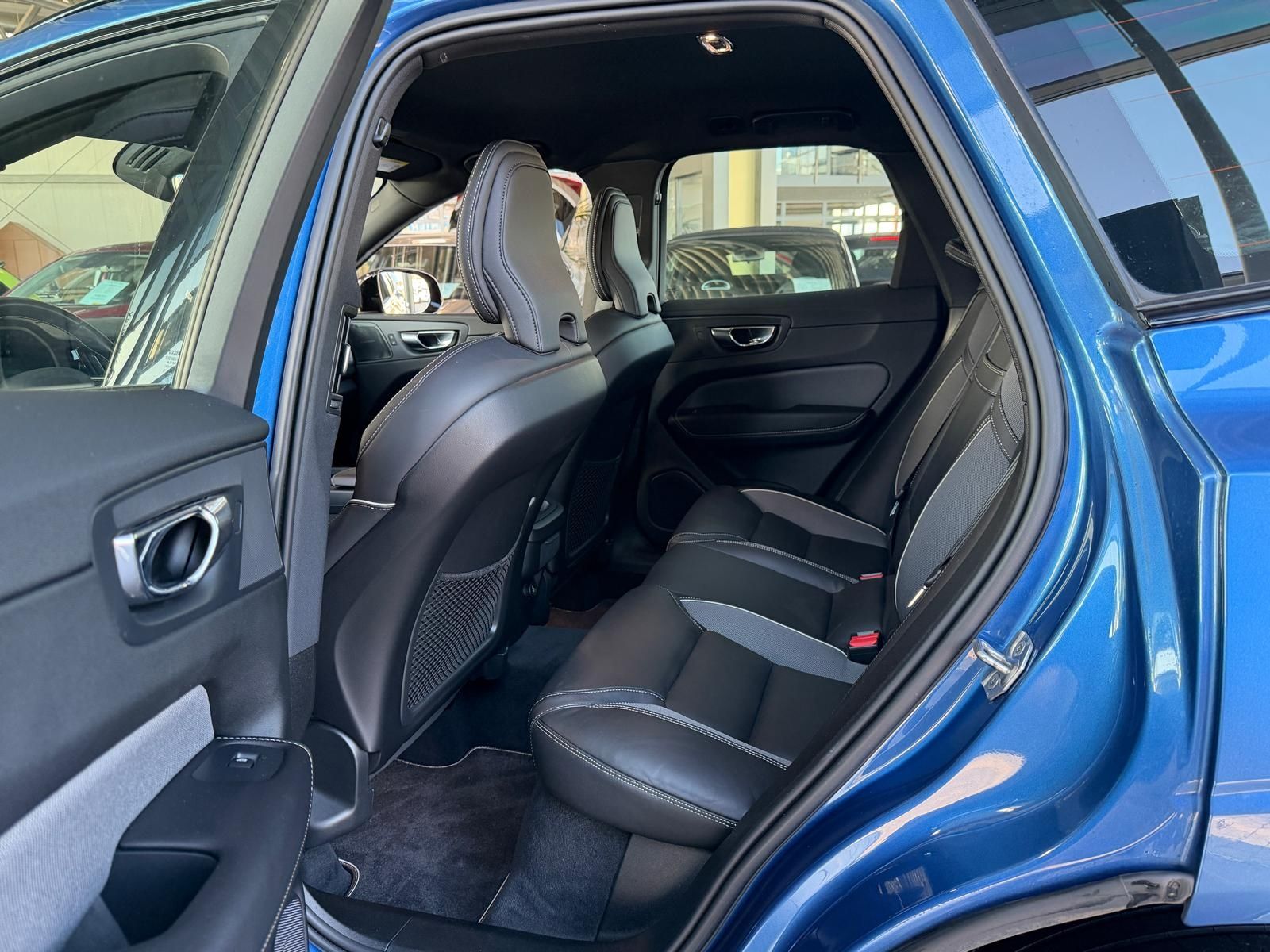 Fahrzeugabbildung Volvo XC60 R Design AHK 360° H/K LED ACC LEDER