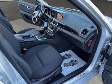 صورة 10 لـ 2012 Mercedes-BENZ C 220