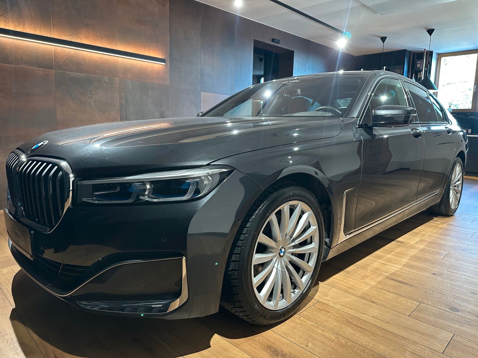 BMW 730D. 4WS,HUD,SOFT C,HARMAN.LASER.LUFT.ADAPTIVE