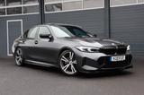 BMW 330i M/CarPlay/SHZ/LHZ/KAMERA/SPUR/R19 - BMW 330 mit Benzin-Antrieb: Grau, Limousine