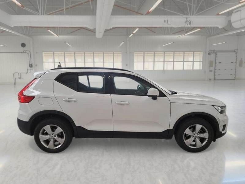 Volvo XC40 1.5 t2 129 cv Business Automatico imagem 2
