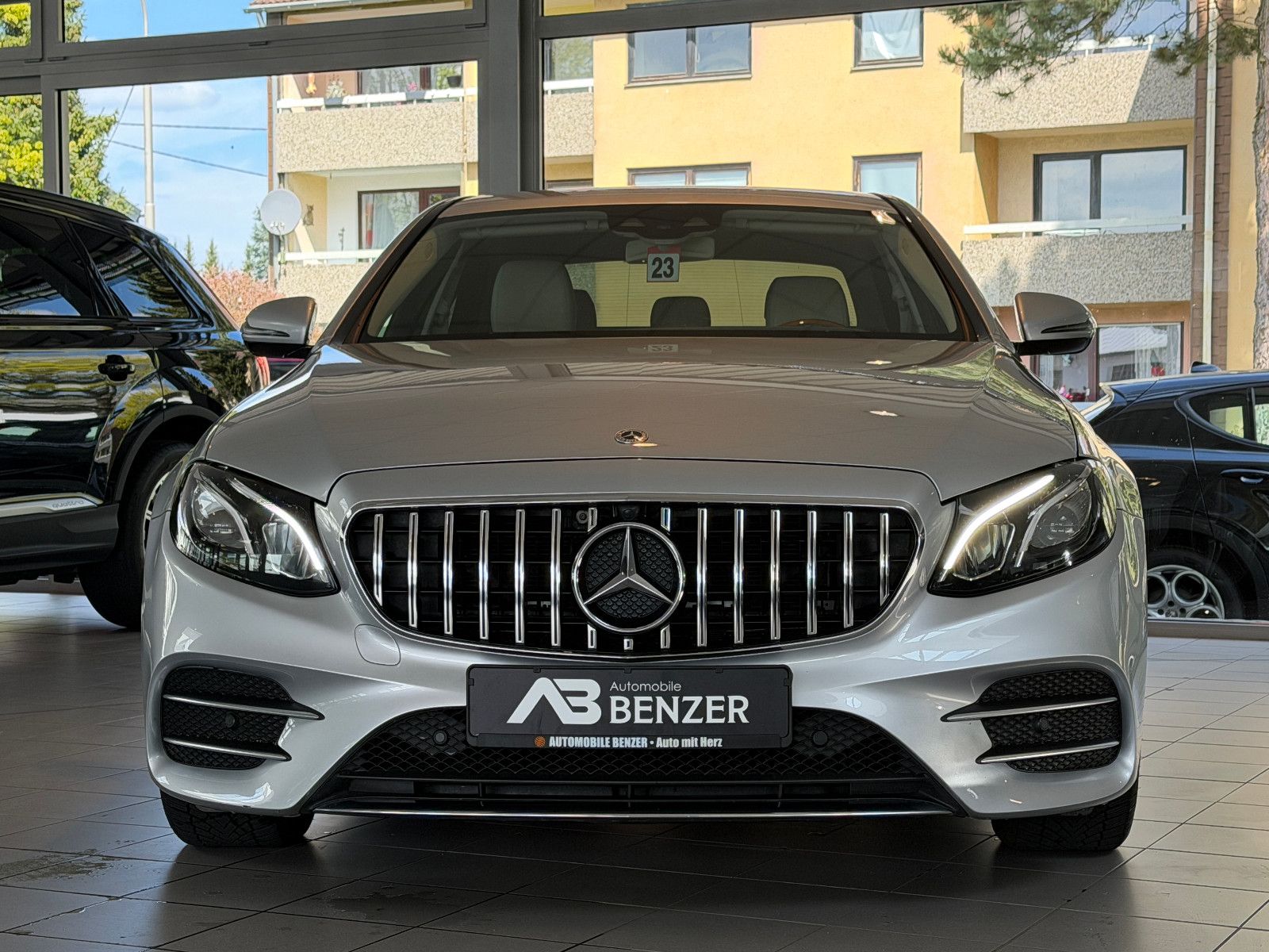 Fahrzeugabbildung Mercedes-Benz E 300 de/AMG/HEAD-UP/VIRTUAL/AMBIENTE/BURMESTER/