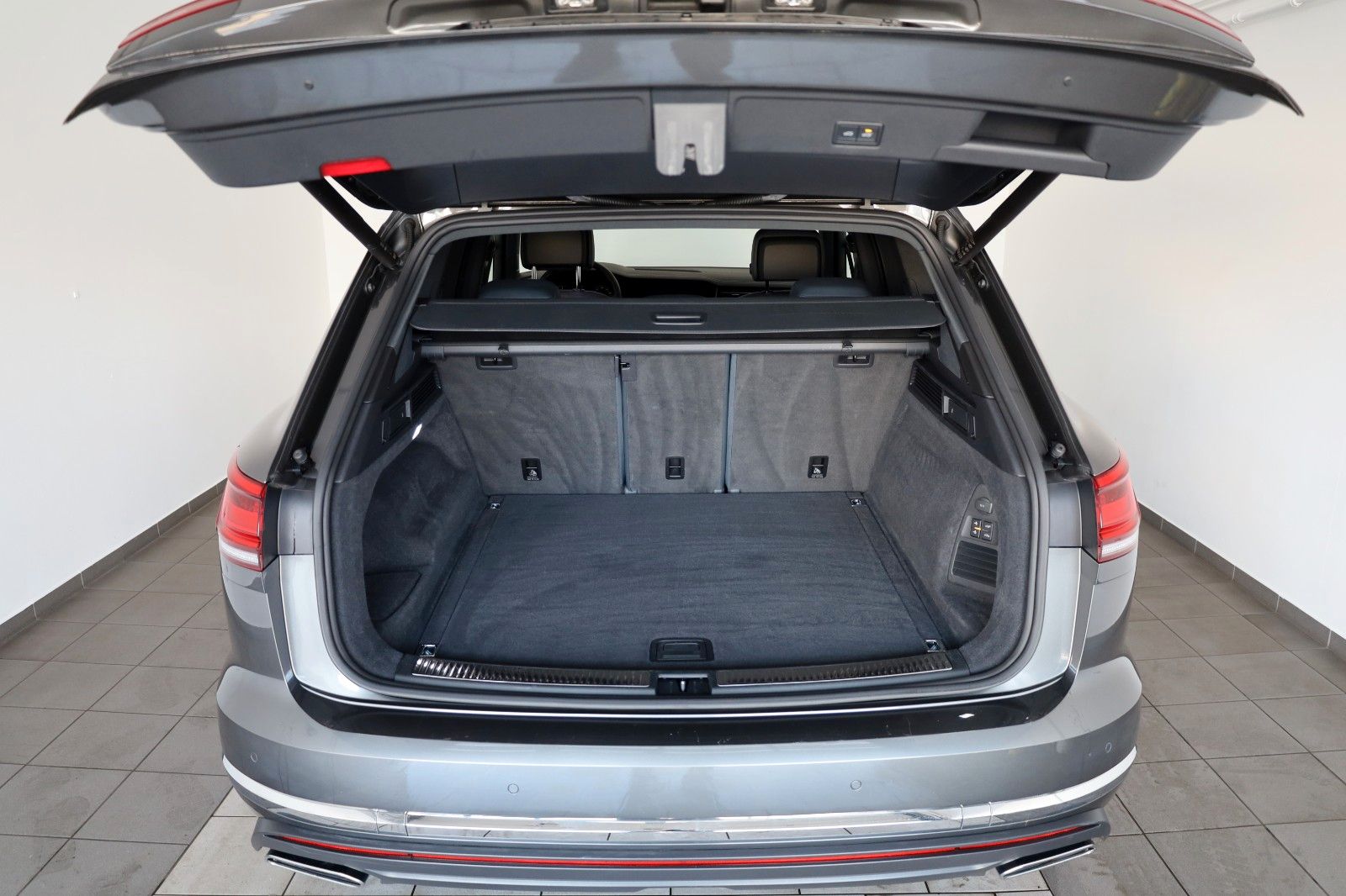 Fahrzeugabbildung Volkswagen Touareg Elegance 4M Leder,Navi,Panorama,Luftfed.