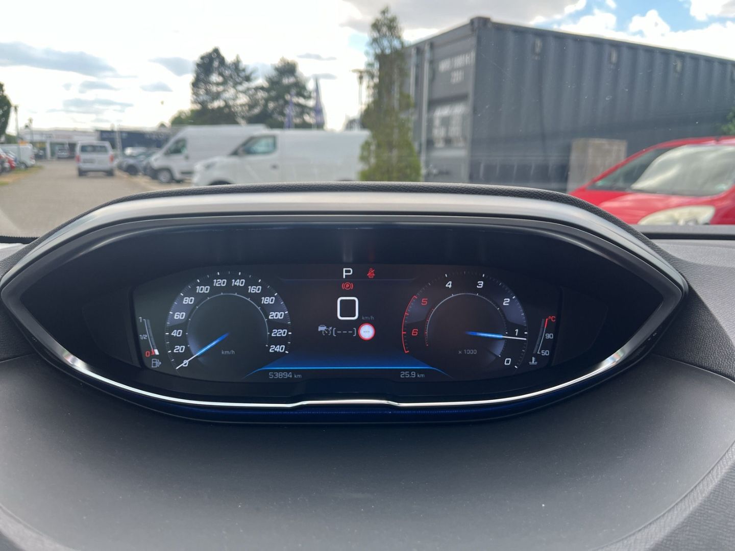 Fahrzeugabbildung Peugeot 3008 Allure BlueHDi 130 EAT8 AHK El. Pano Navi