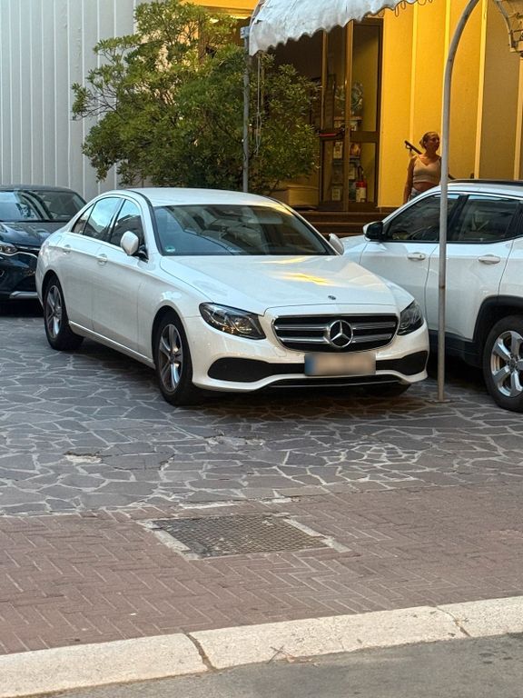Image of Mercedes-Benz E 200