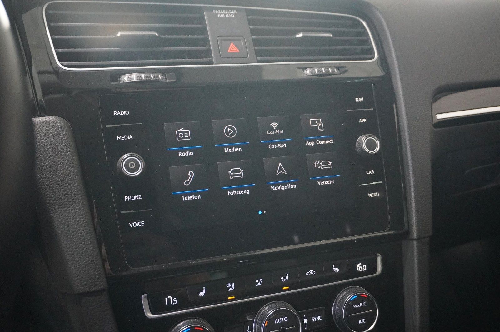 Fahrzeugabbildung Volkswagen Golf VII Lim. 1.5 TSI HIGHLINE DSG NAVI/LED/ACC