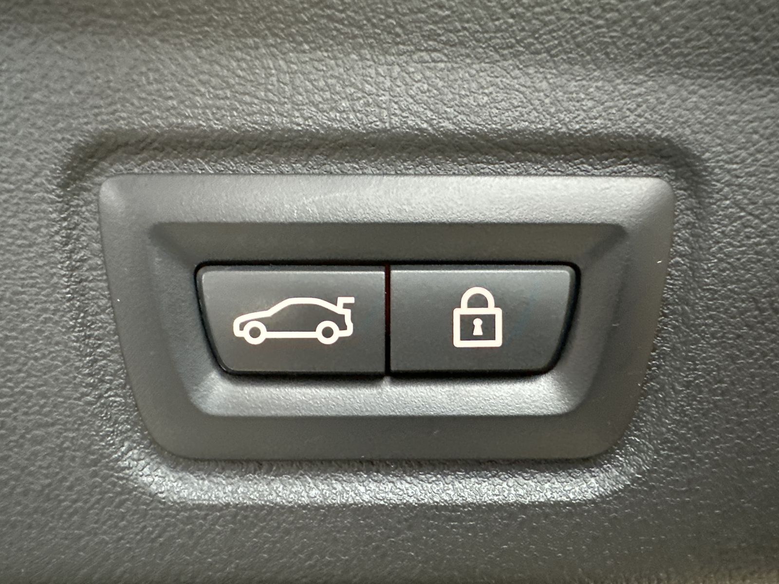 Fahrzeugabbildung BMW M440i xDrive NAV+LASER+HEAD-UP+GLASDACH+360°+ACC