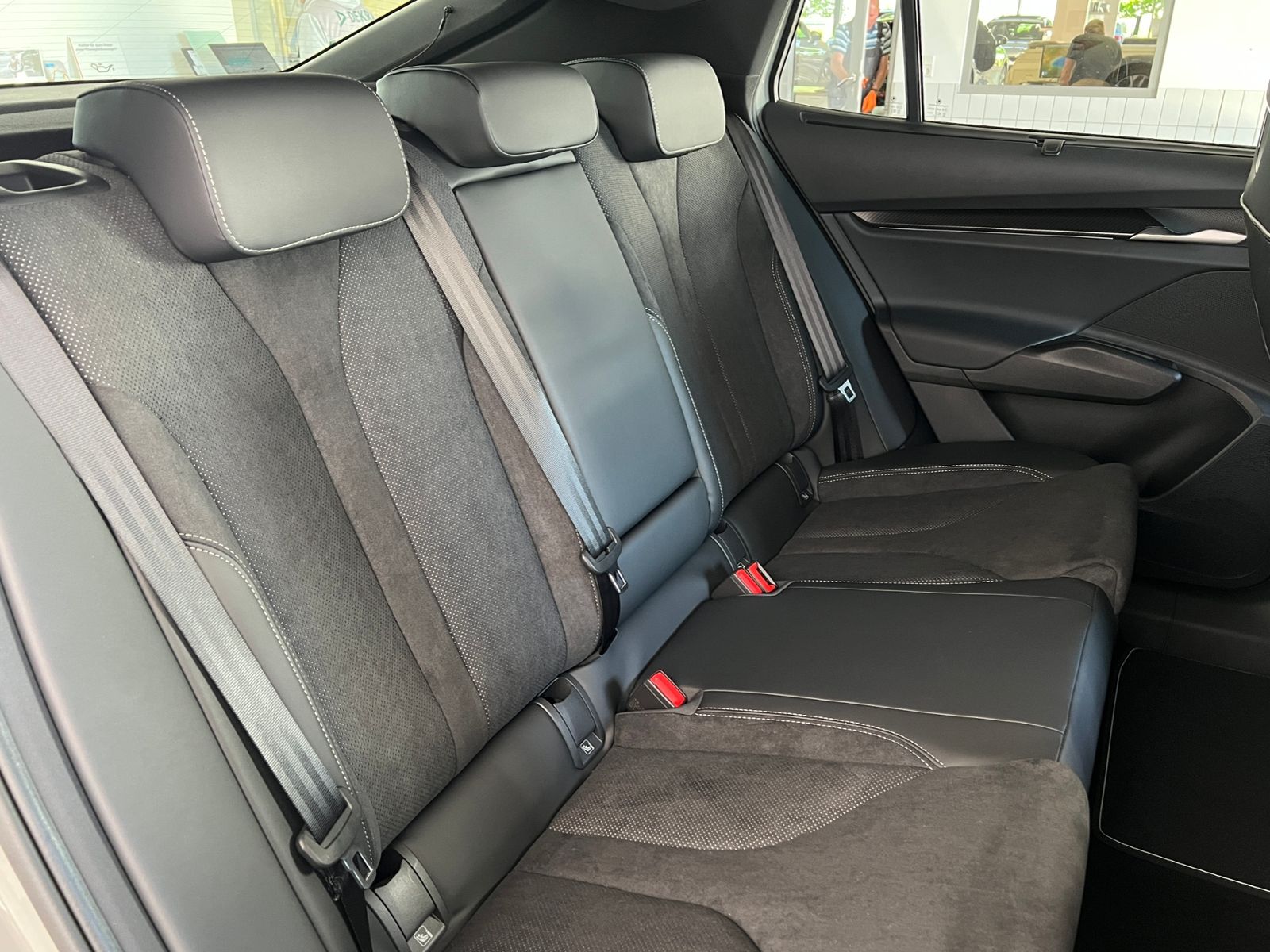 Fahrzeugabbildung SKODA Enyaq Coupé 85 Sportline *AHK, Matrix-LED, 21"-F