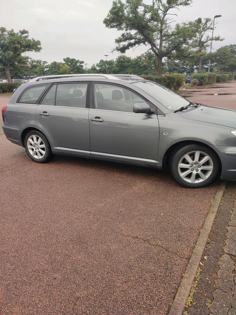 Toyota Avensis 2004 — engine 129 HP (95kW)