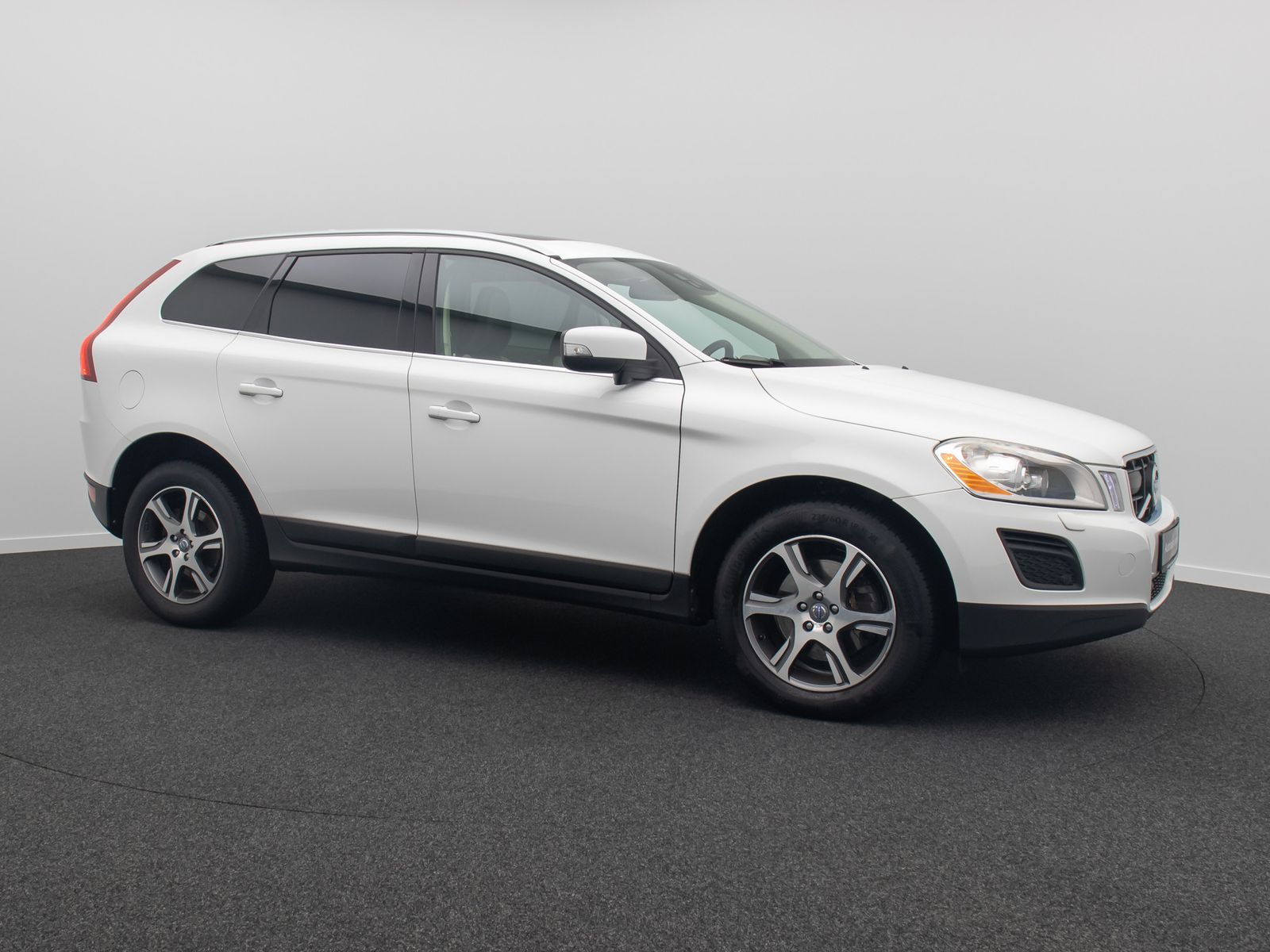 Fahrzeugabbildung Volvo XC60 Summum 2WD Bi-Xenon Kamera Panorama