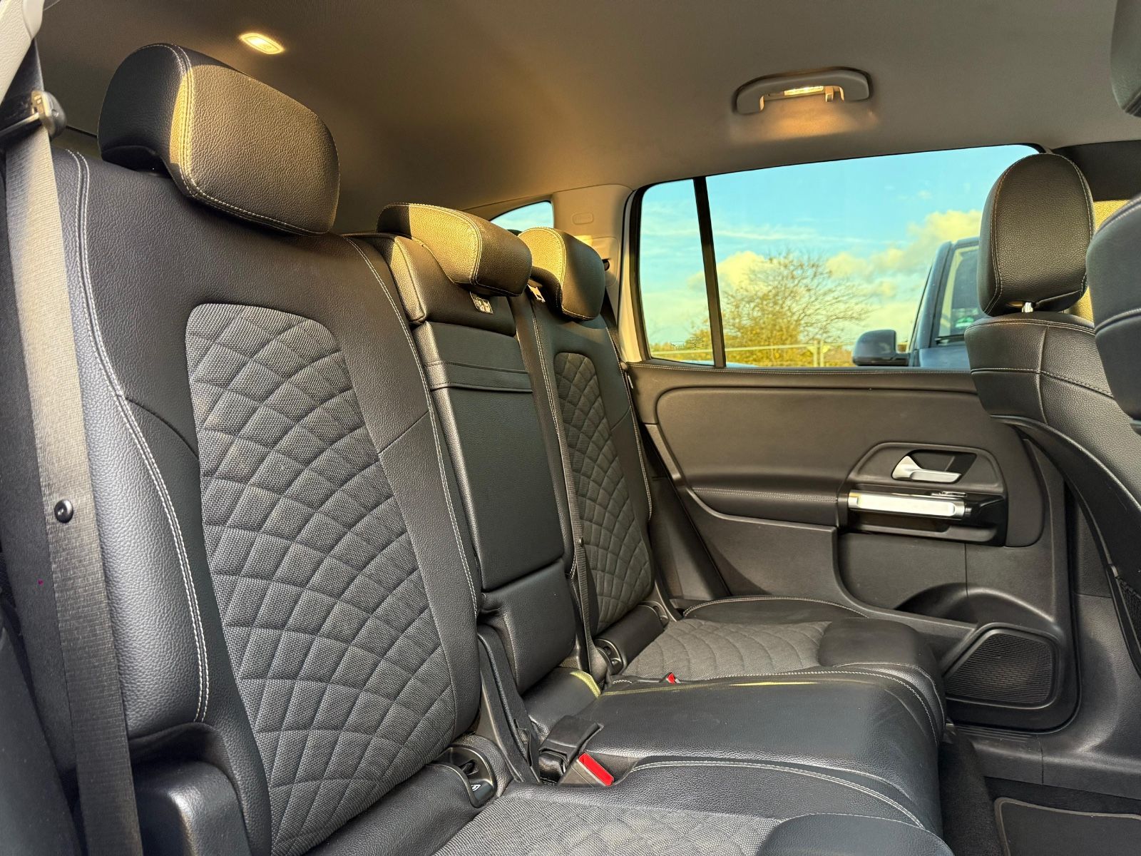 Fahrzeugabbildung Mercedes-Benz GLB 200  GLB 200 d*MEMORY*LED*CAM*CARPLAY*