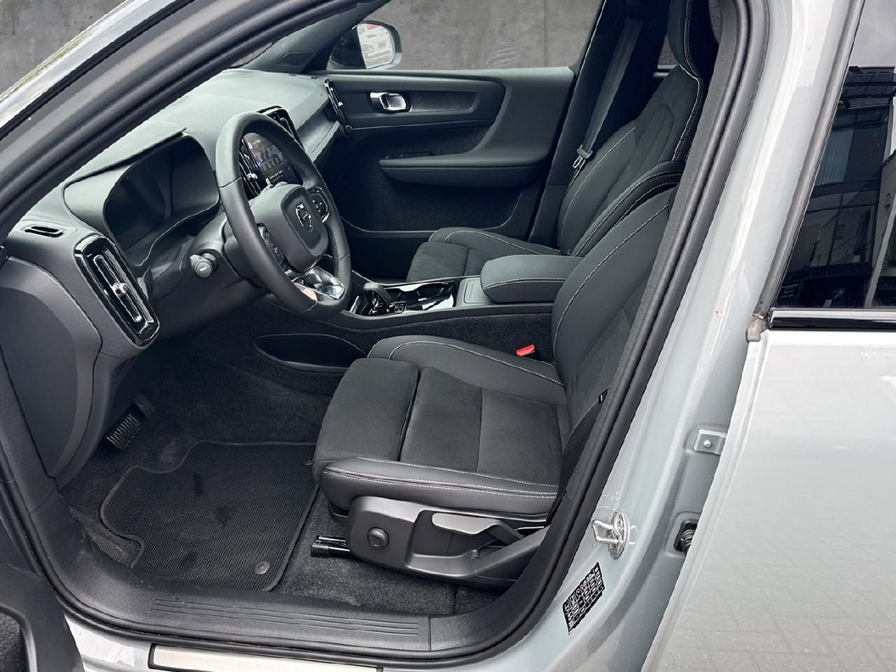 Fahrzeugabbildung Volvo XC40 Recharge Plus Single Motor Extended Range