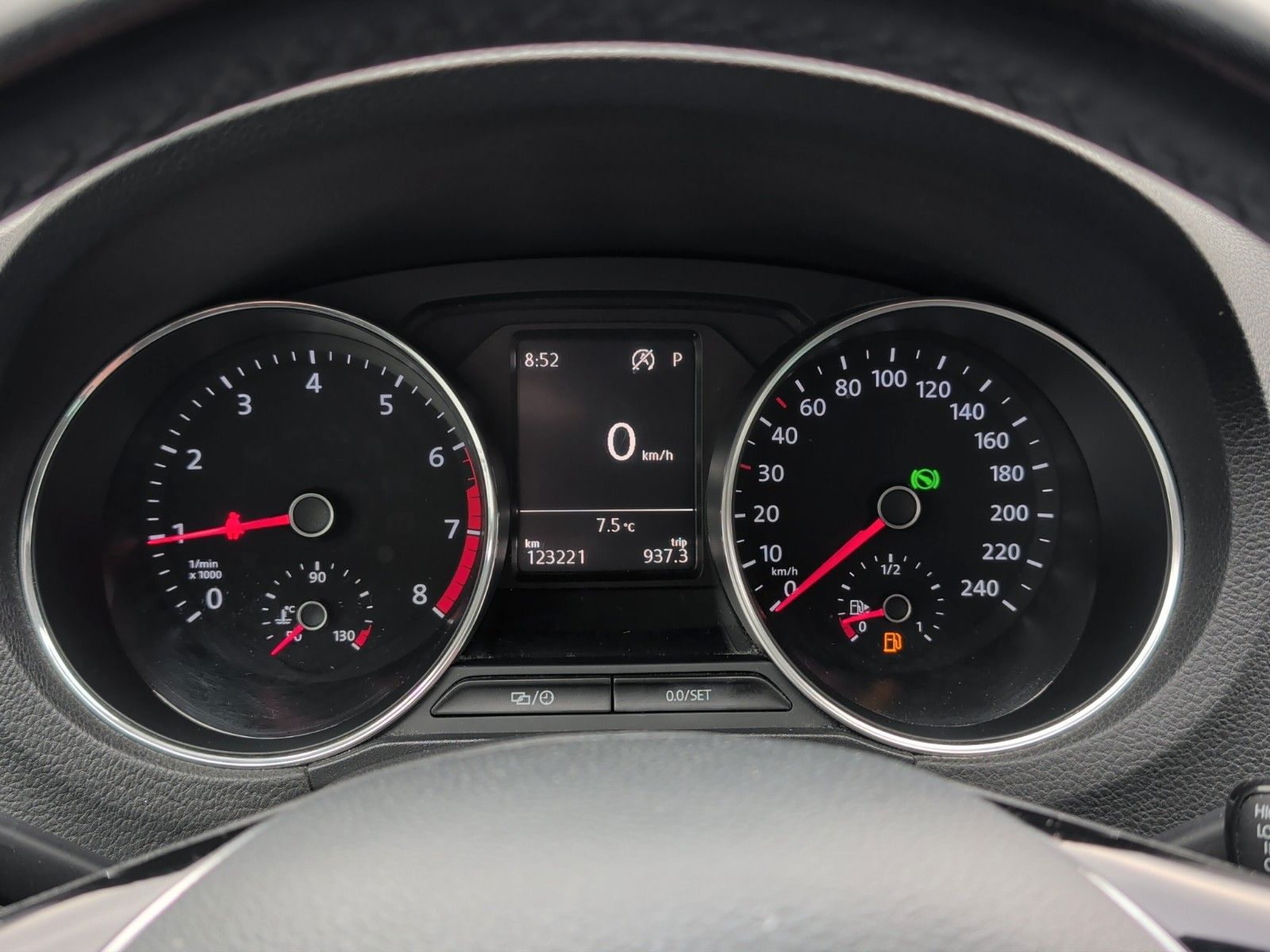 Fahrzeugabbildung Volkswagen POLO 1.2 TSI HIGHL DSG TEL APP KLIMAAUT 16" GRA
