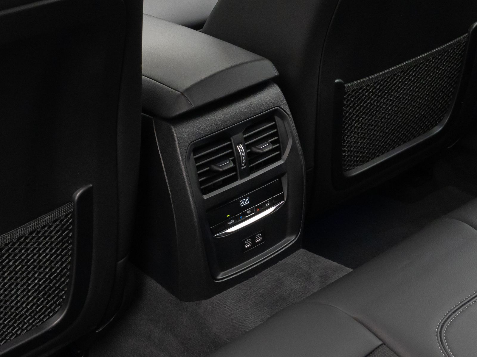 Fahrzeugabbildung BMW 330i xD SportLine DAB HiFi PDC Alarm LED M Sport