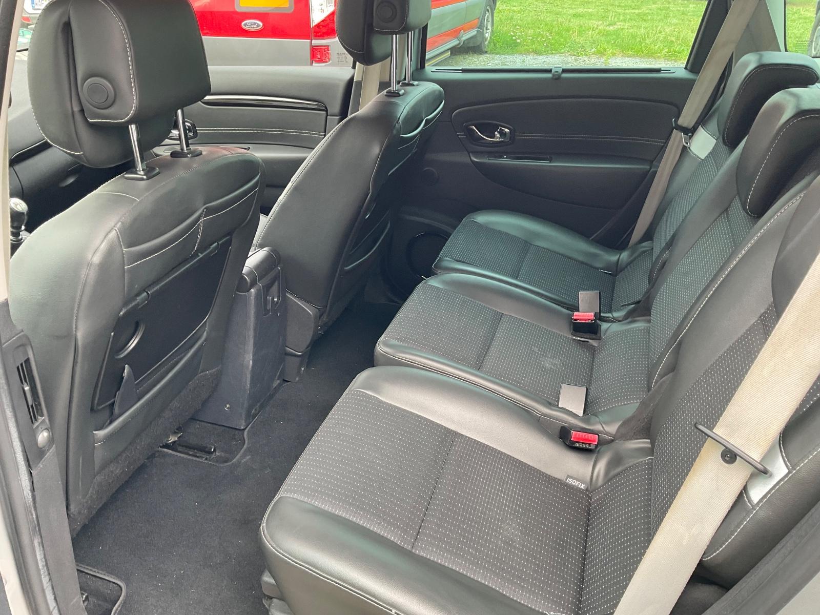 Renault Scenic 2013 — photo 16