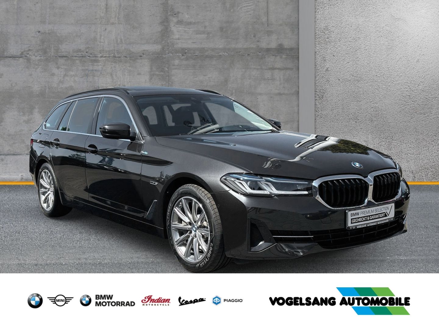 Fahrzeugabbildung BMW 530 e Touring Panorma Komfortsitze Head-Up WLAN