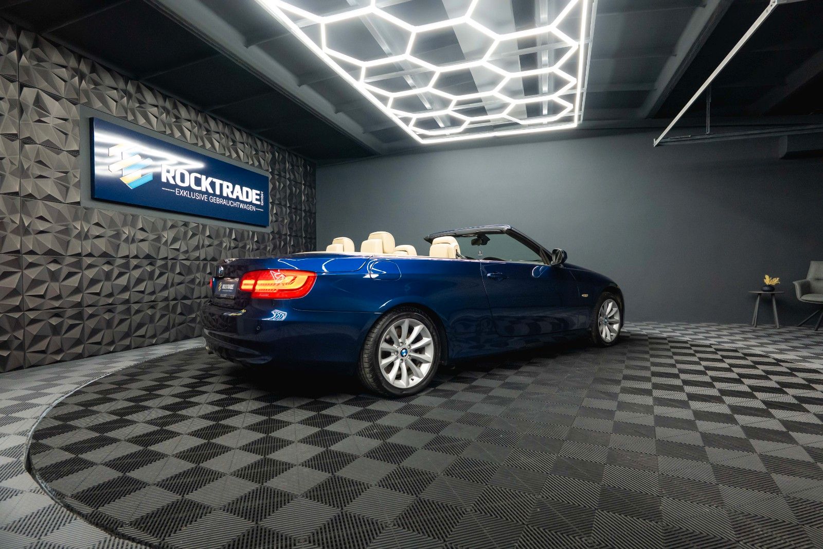 Fahrzeugabbildung BMW 330d Cabrio Sport Edition *Bi-Xenon*H&K*Memory*