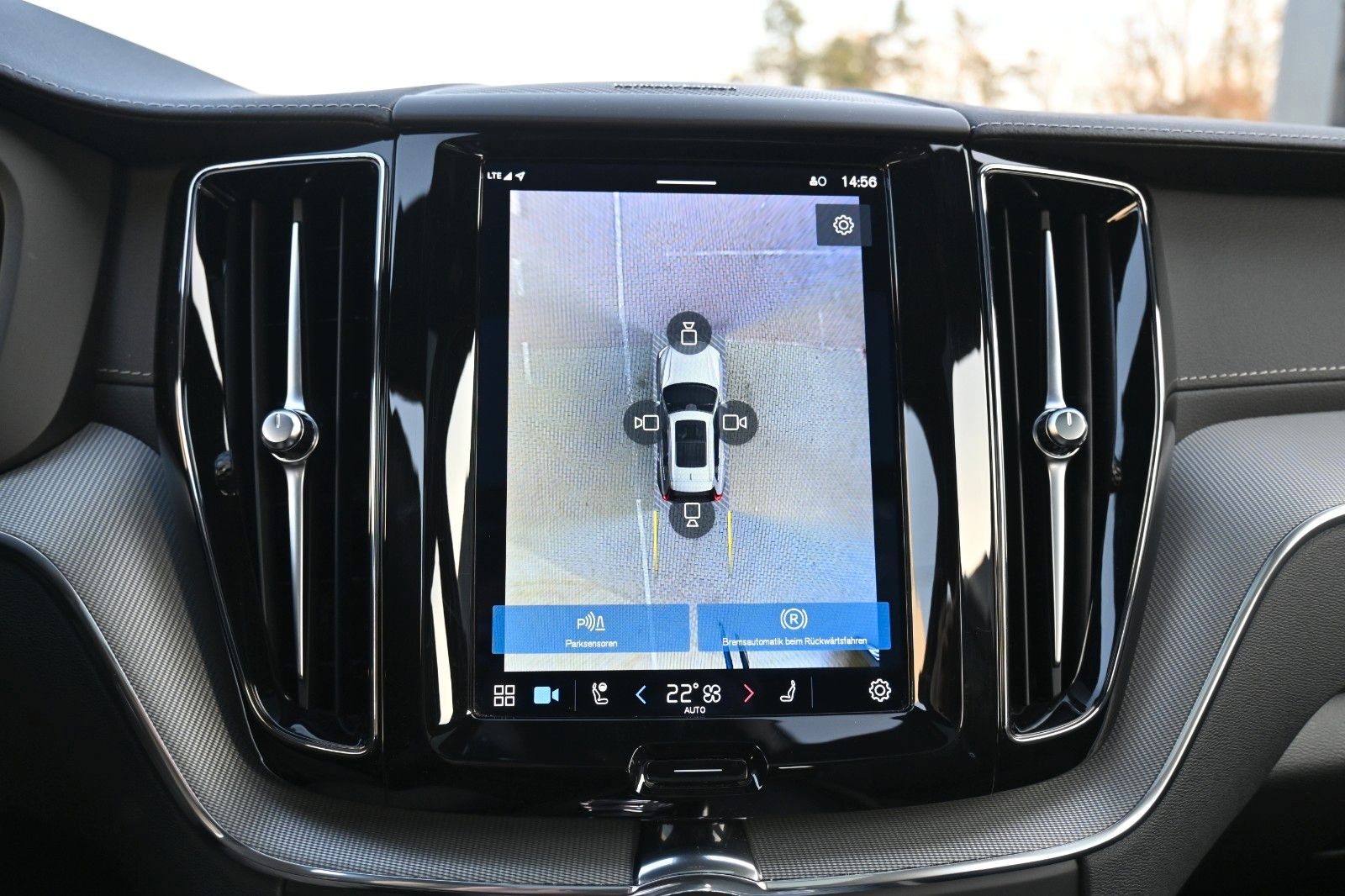 Fahrzeugabbildung Volvo XC60 T8 Ultimate Dark AWD*AHK*360°*PANO*