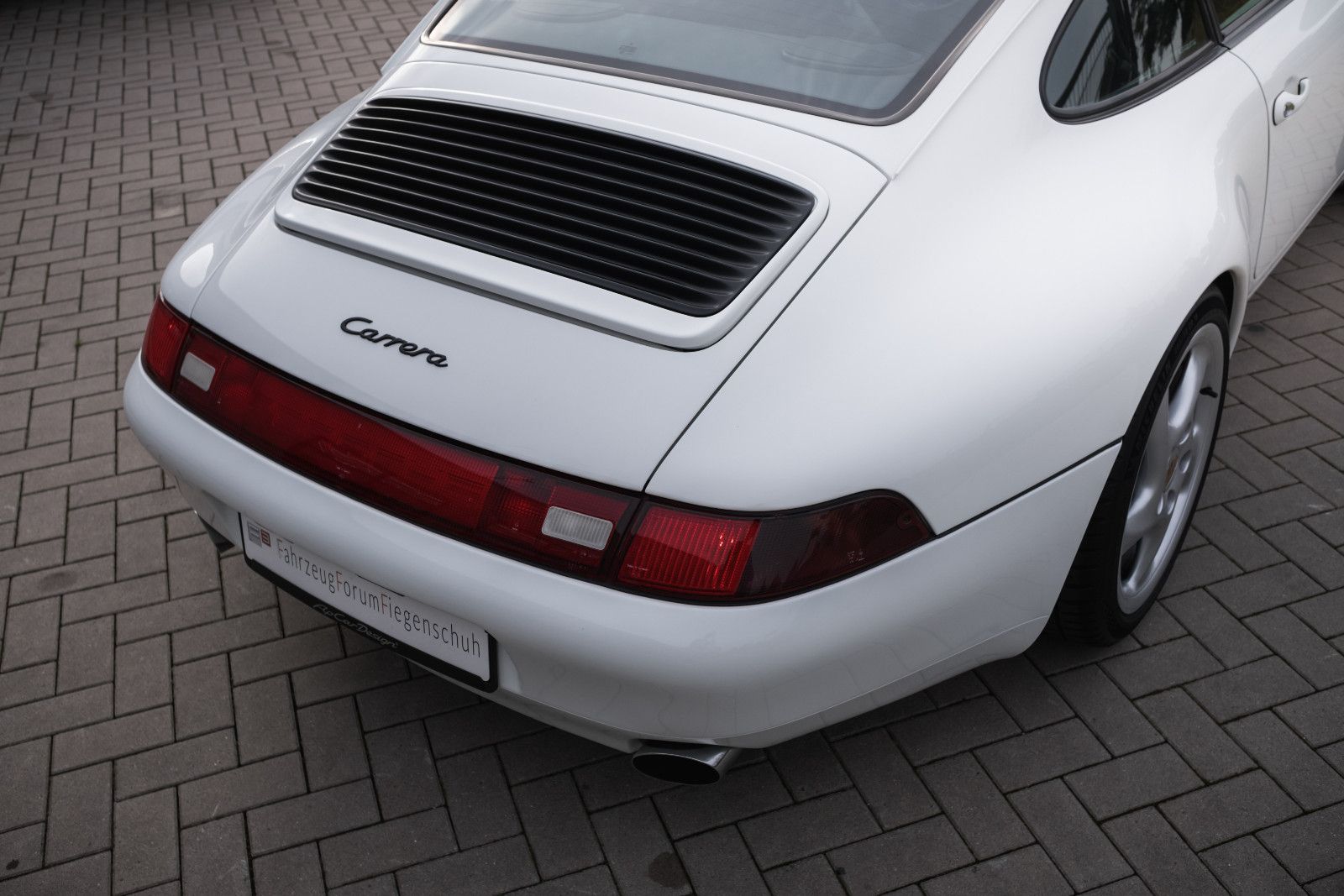 Fahrzeugabbildung Porsche 993/911 Carrera Coupé DAB-Tuner-Navigation