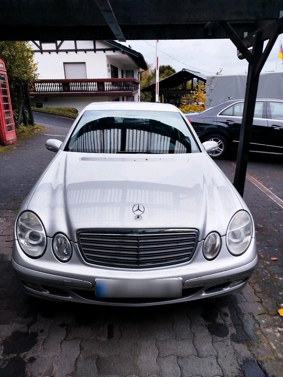 Mercedes-Benz E 220