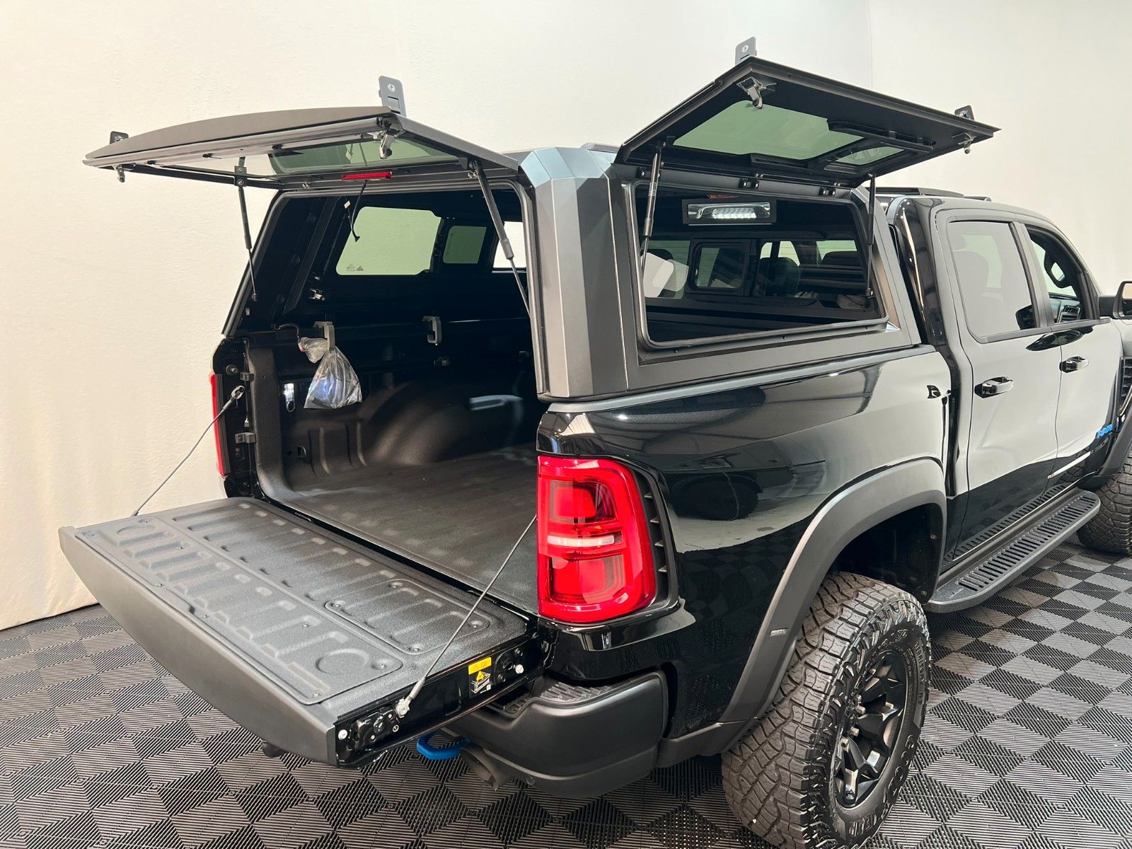 Fahrzeugabbildung Dodge RAM 1500 RHO H/O BLUE Edition
