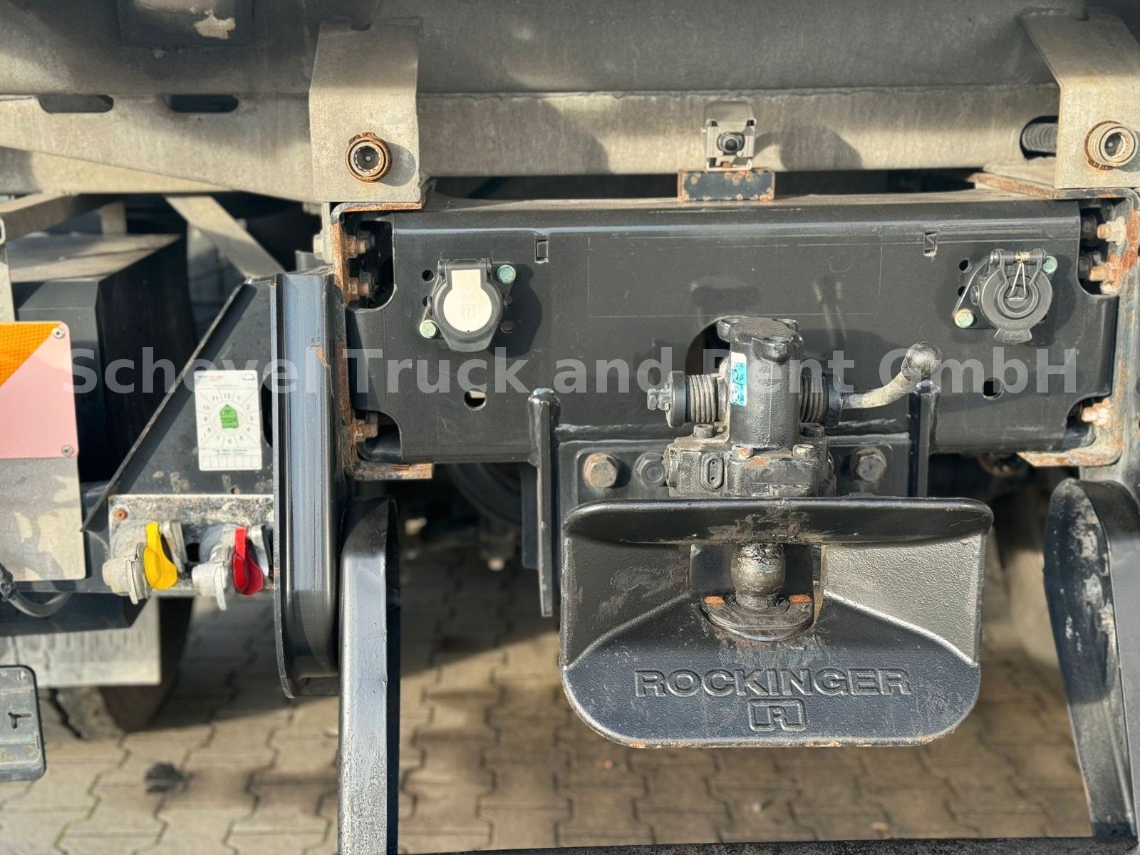 Fahrzeugabbildung MAN TGS 28.400 6x4-4 Dreiseitenkipper FASSI F195