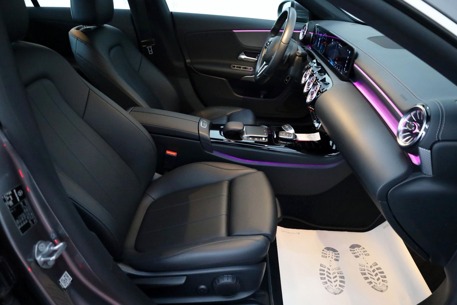 Fahrzeugabbildung Mercedes-Benz CLA 200 d Coupe Leder,Navi,LED,SH,Kamera,AHK