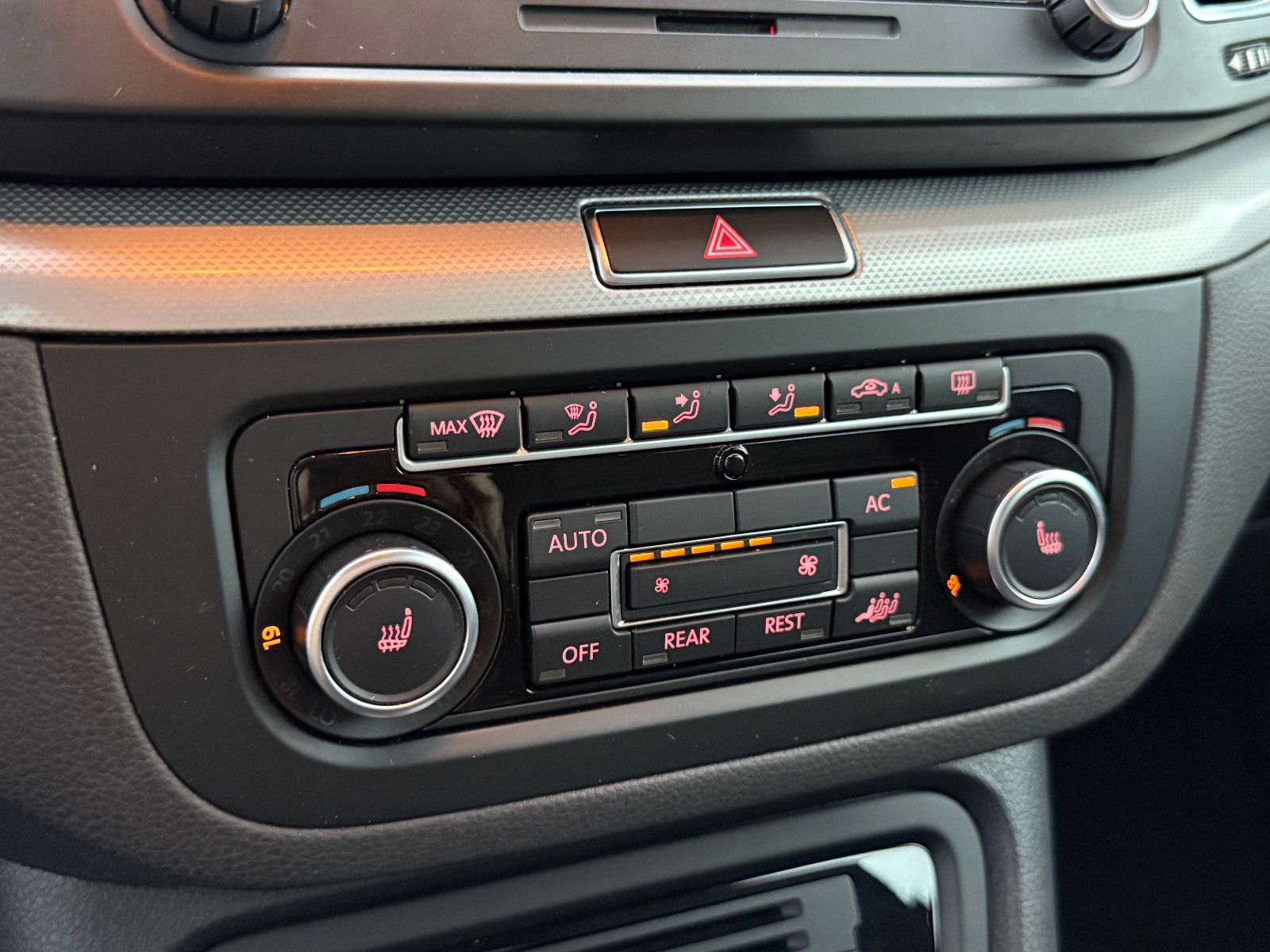 Fahrzeugabbildung Volkswagen Sharan Comfortline BMT DSG Navi Kamera SHZ Klima