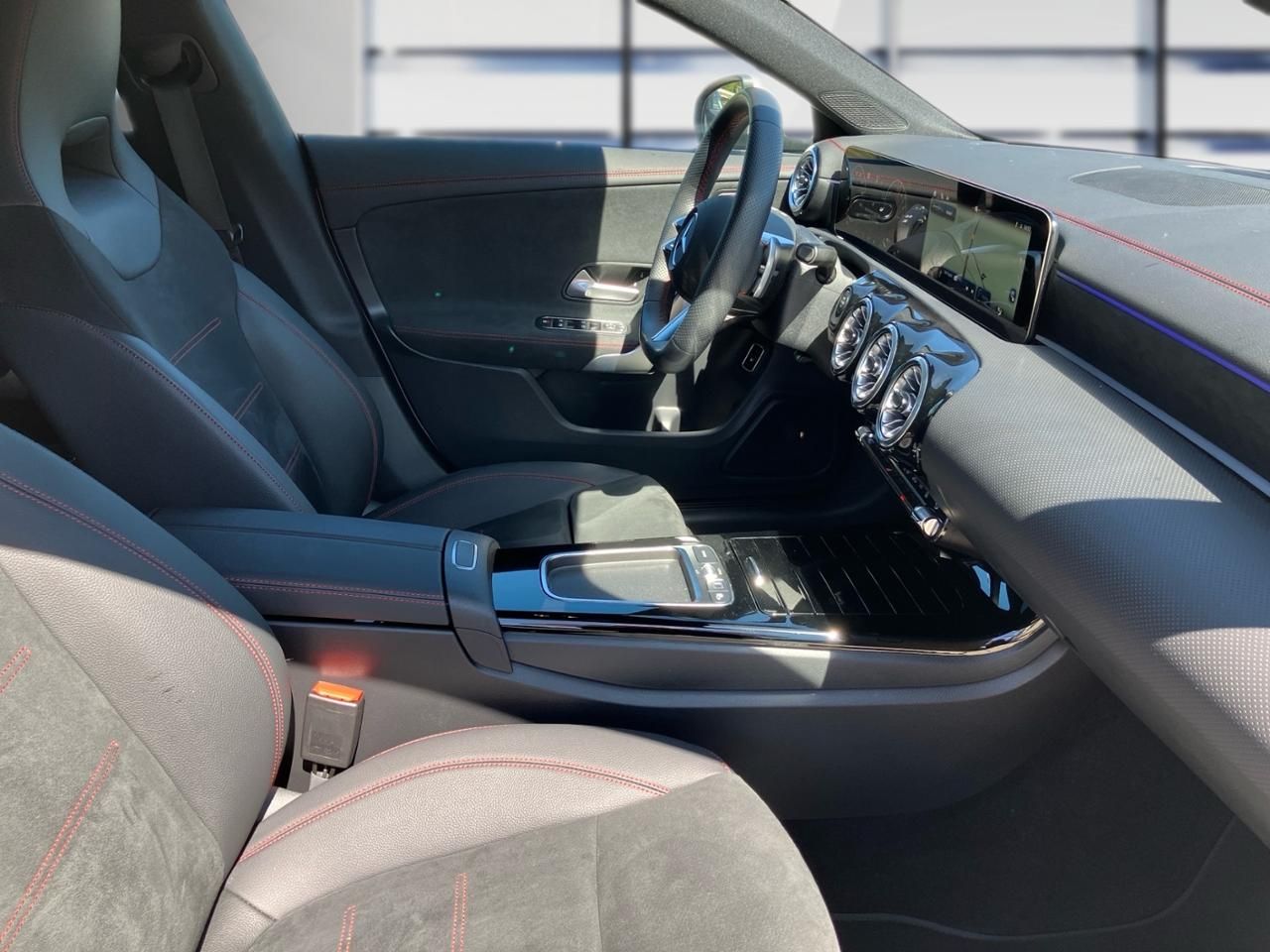 Fahrzeugabbildung Mercedes-Benz CLA 250 e SB AMG+AHK+LENKRADHEIZ+KAMERA+LED+