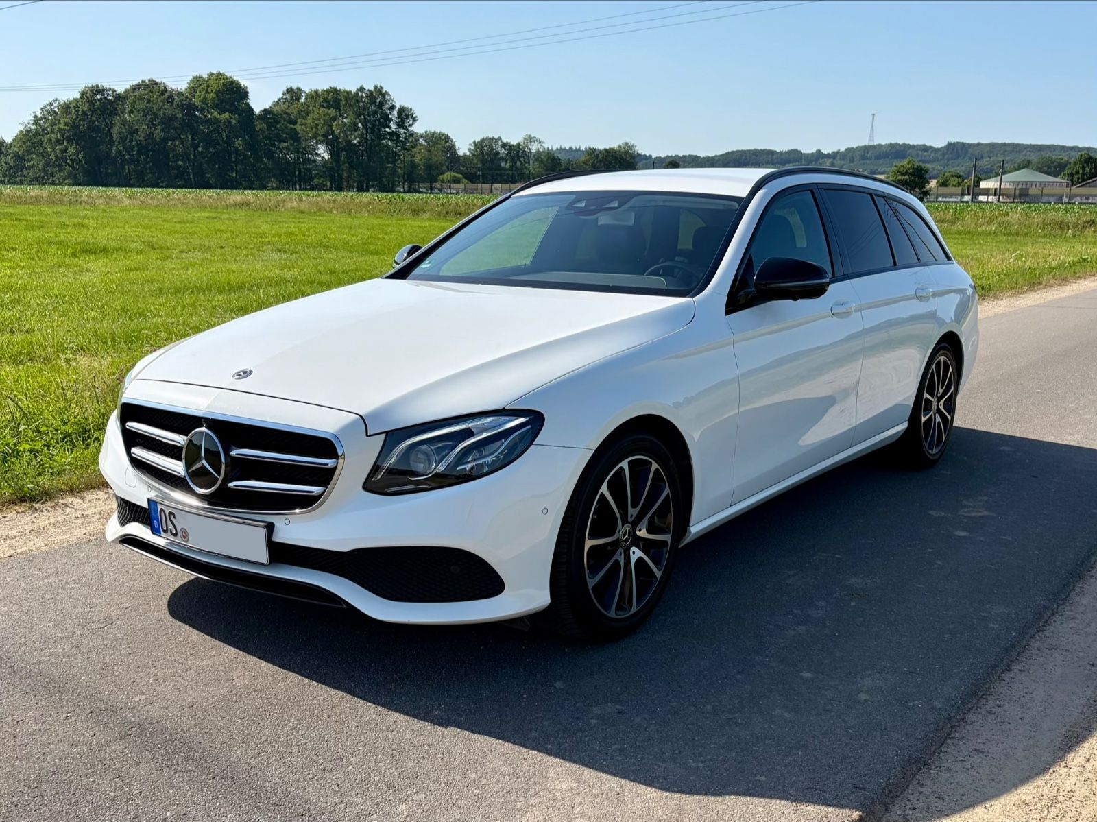 MERCEDES-BENZ E 350 d T Autom. - Multibeam Burmester SHZ AHK
