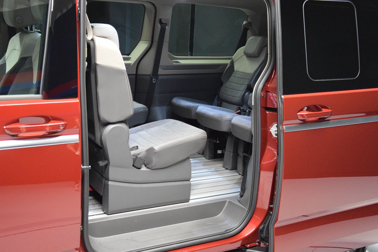 Fahrzeugabbildung Volkswagen T7 Multivan ACC DCC AHK HuD Pano Harman Kardon