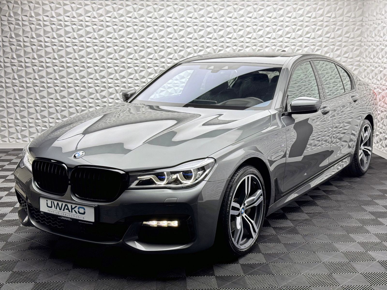 Fahrzeugabbildung BMW BMW 730d XDR/M-PAKET/KEY/PANO/360°/STHZ/H&K/AK-L