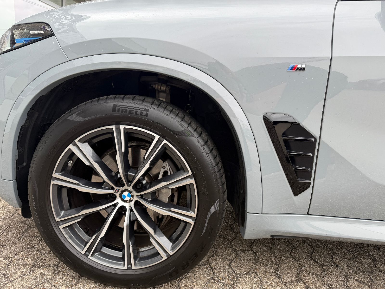 Fahrzeugabbildung BMW X5 30 d xDrive M Sport/HEAD-UP/360°/SOUND/AMBIEN