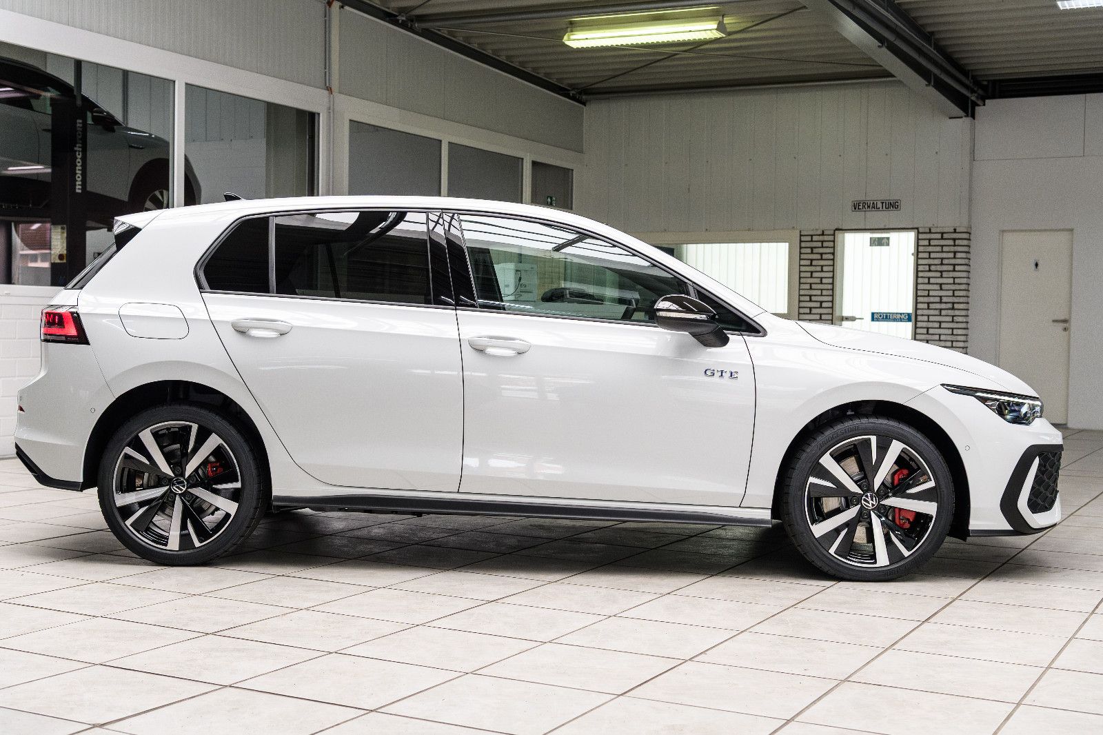 Fahrzeugabbildung Volkswagen Golf GTE BLACK-STYLE+ IQ-LIGHT