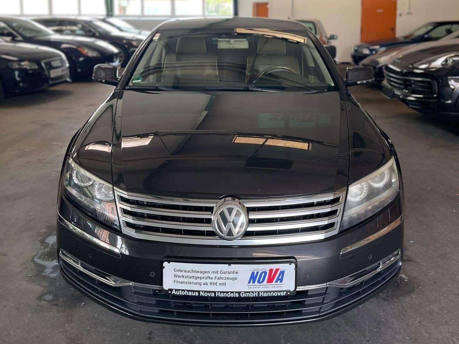 Volkswagen Phaeton - 1