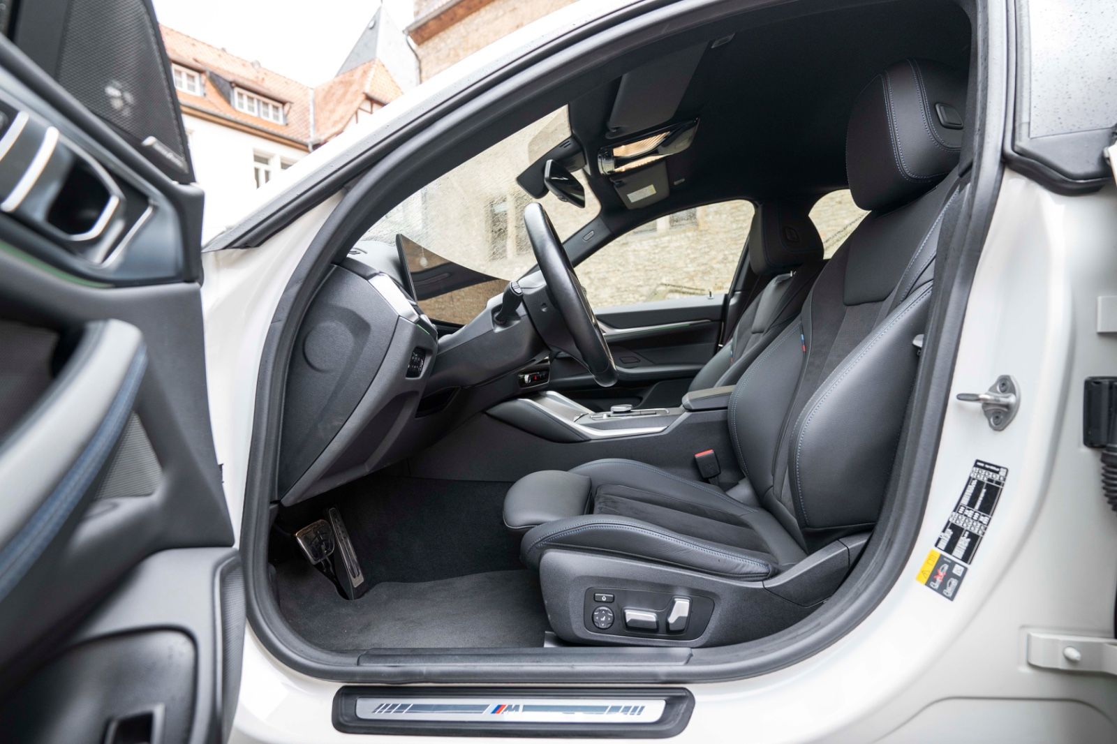 Fahrzeugabbildung BMW i4 M50 GC H&K LASERLICHT KAM CARPLAY ACC M+S