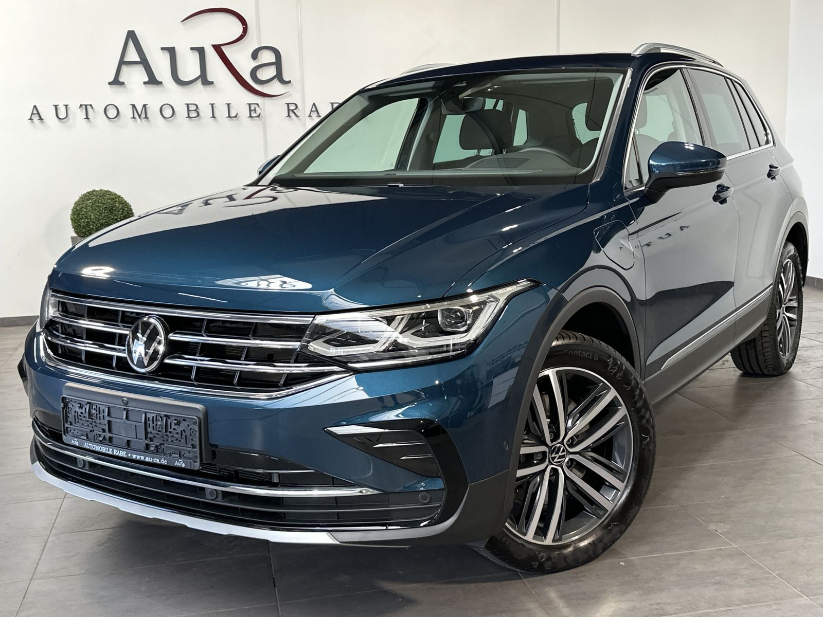 Fahrzeugabbildung Volkswagen Tiguan Elegance eHybrid NAV+LED+AHK+PANO+360°+VC