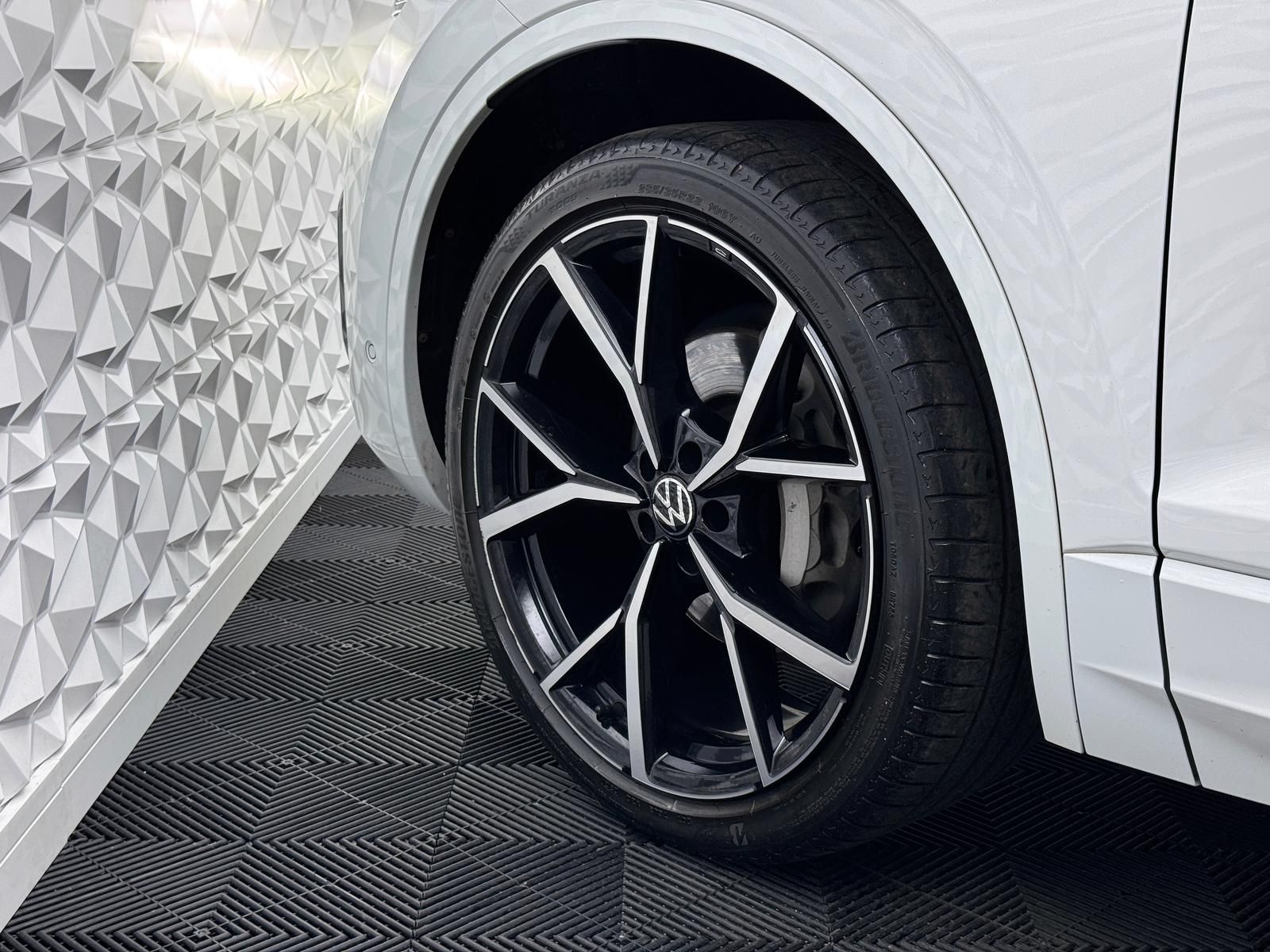 Fahrzeugabbildung Volkswagen 3.0 TDI*R-LINE*IQ*ALLRADLENK*DYNAUDIO*STANDHZ*AH