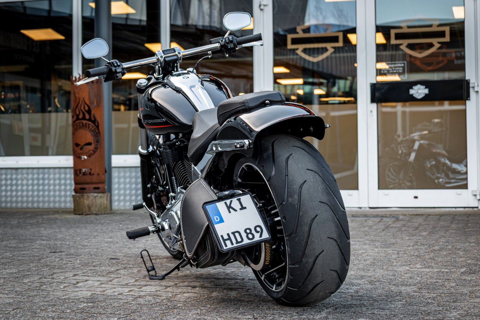 Fahrzeugabbildung Harley-Davidson FXBR Breakout 117 cui - Jekill & Hyde