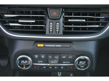 Fahrzeugabbildung Ford Focus 1,0 L Titanium +WINTER-PAKET+ACC+KEY-FREE+