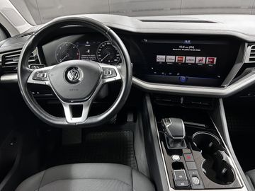 Volkswagen Touareg - 12