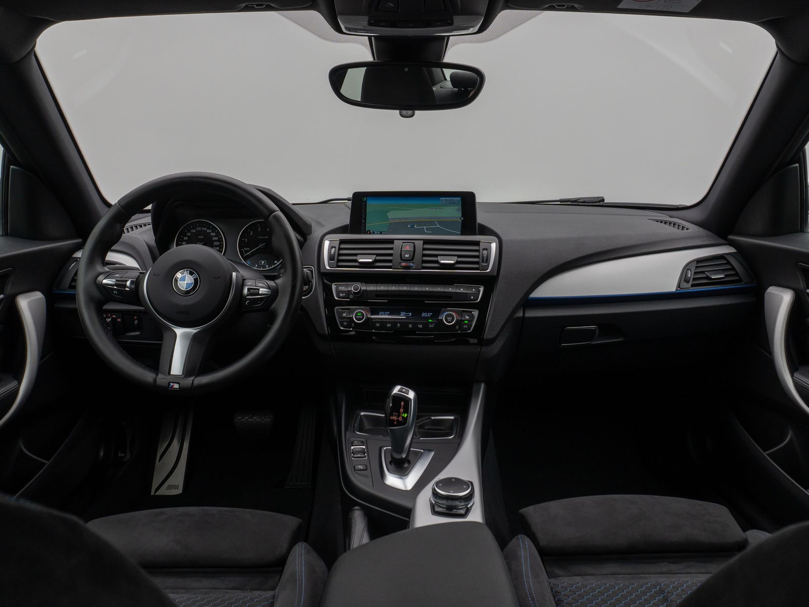 Fahrzeugabbildung BMW 228i Coupé M Sport NaviPro DAB HiFi Xenon PDC